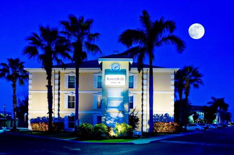 Sunshine Suites Resort West Bay Ngoại thất bức ảnh